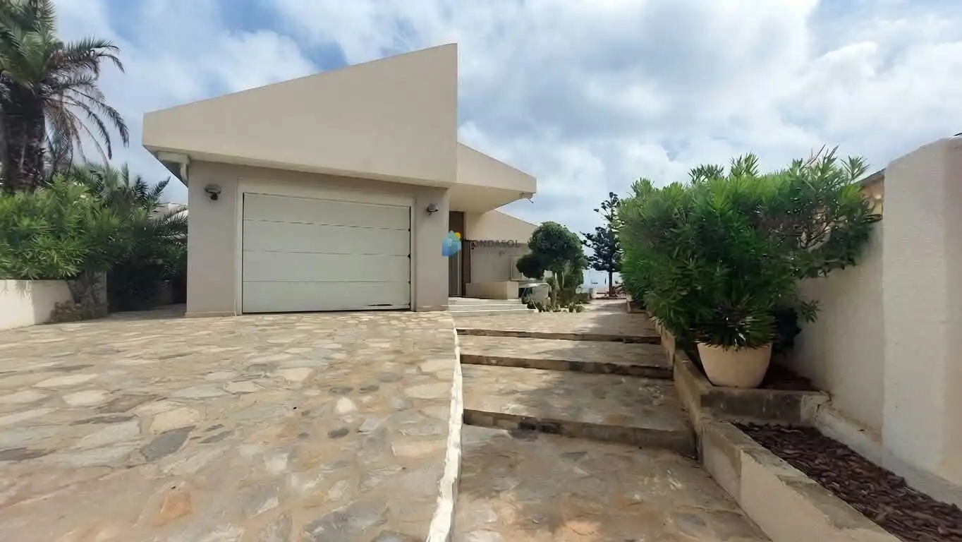 Vista exterior de Casa o chalet en venta en La Manga del Mar Menor con Aire acondicionado, Jardín privado y Terraza