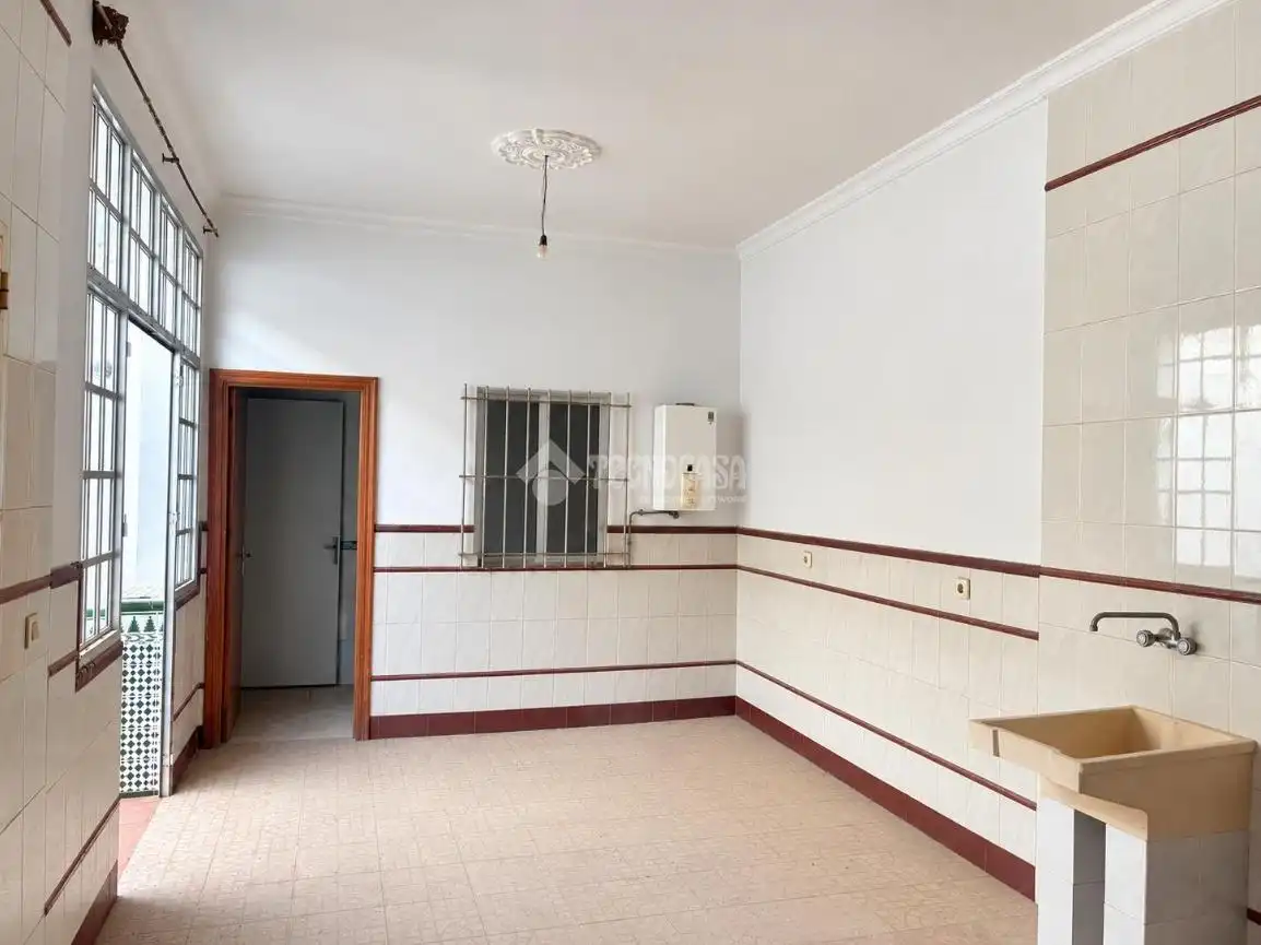Casa aparellada amb terrassa en venda a Pilas, imagen 18