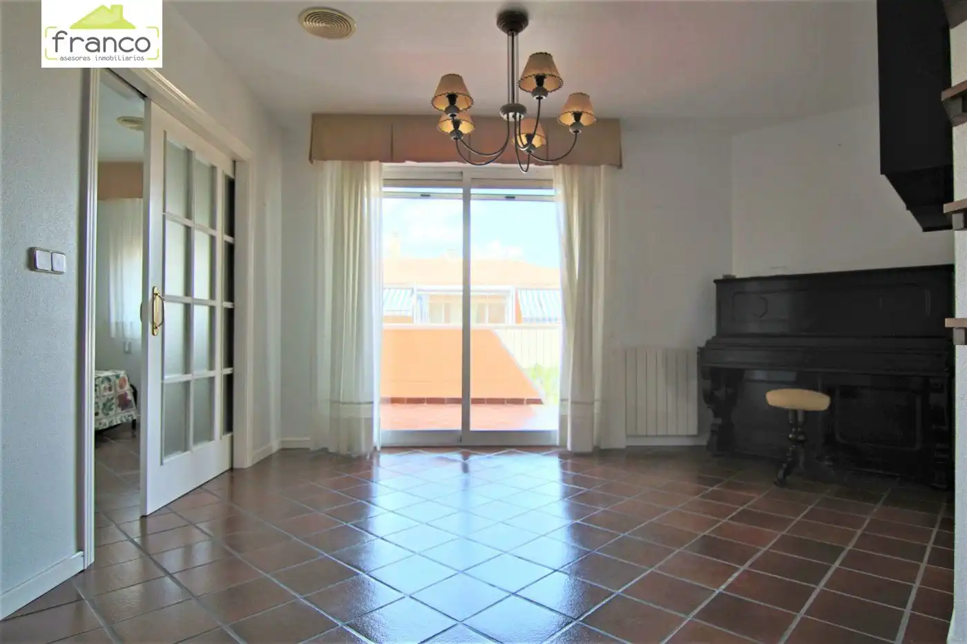 Esszimmer von Dachboden zur Miete in Murcia mit Klimaanlage, Heizung und Terrasse