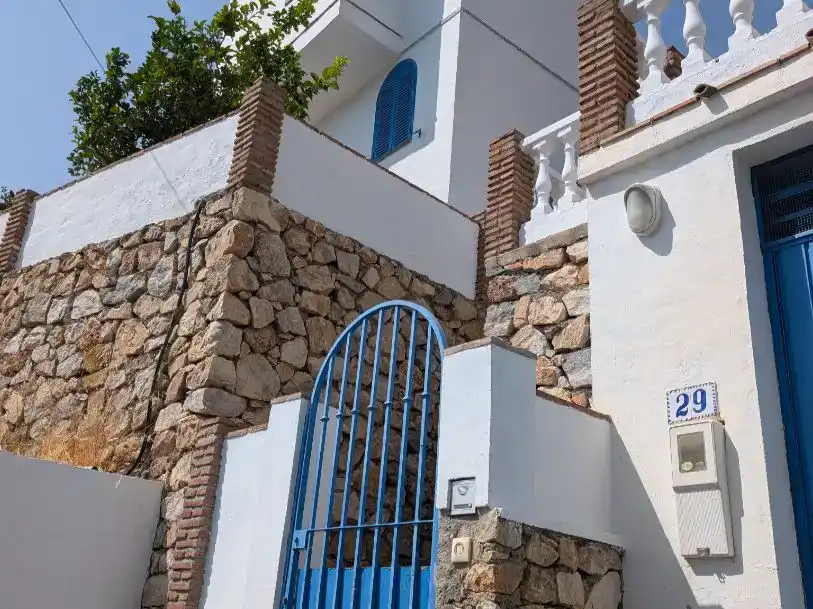Vista exterior de Casa o xalet en venda en Almuñécar amb Jardí privat i Balcó