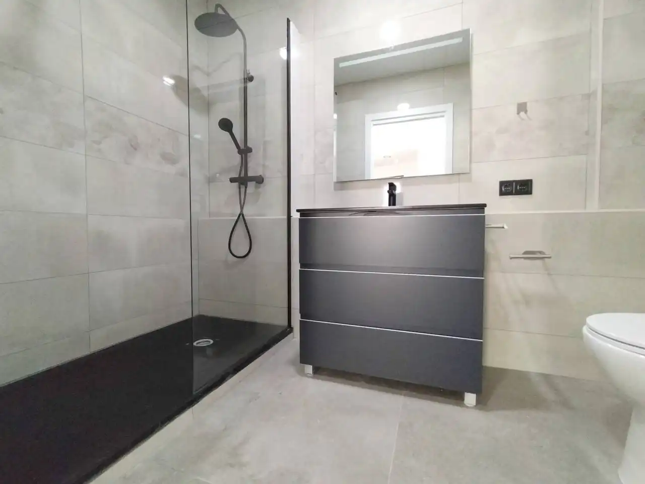 Baño de Piso en venta en Terrassa con Aire acondicionado y Balcón