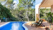 Piscina de Casa o xalet en venda en Cerdanyola del Vallès amb Aire condicionat, Calefacció i Jardí privat