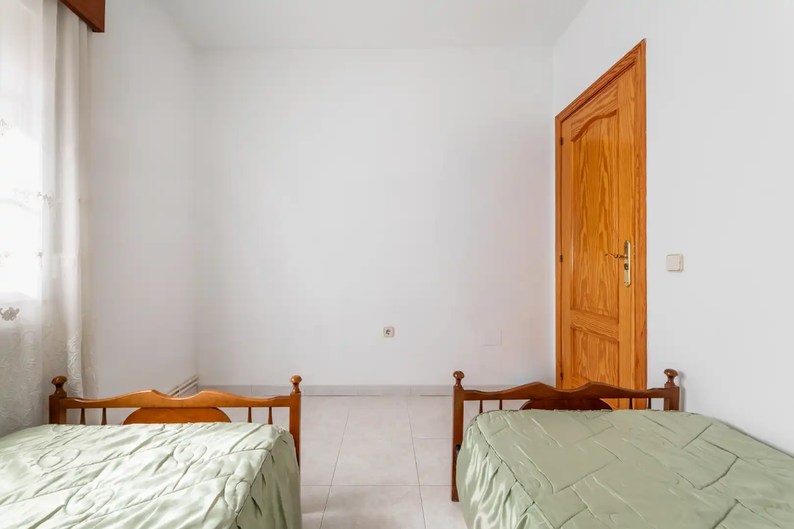 Habitación de Casa adosada en venta en Chiloeches con Calefacción y Balcón