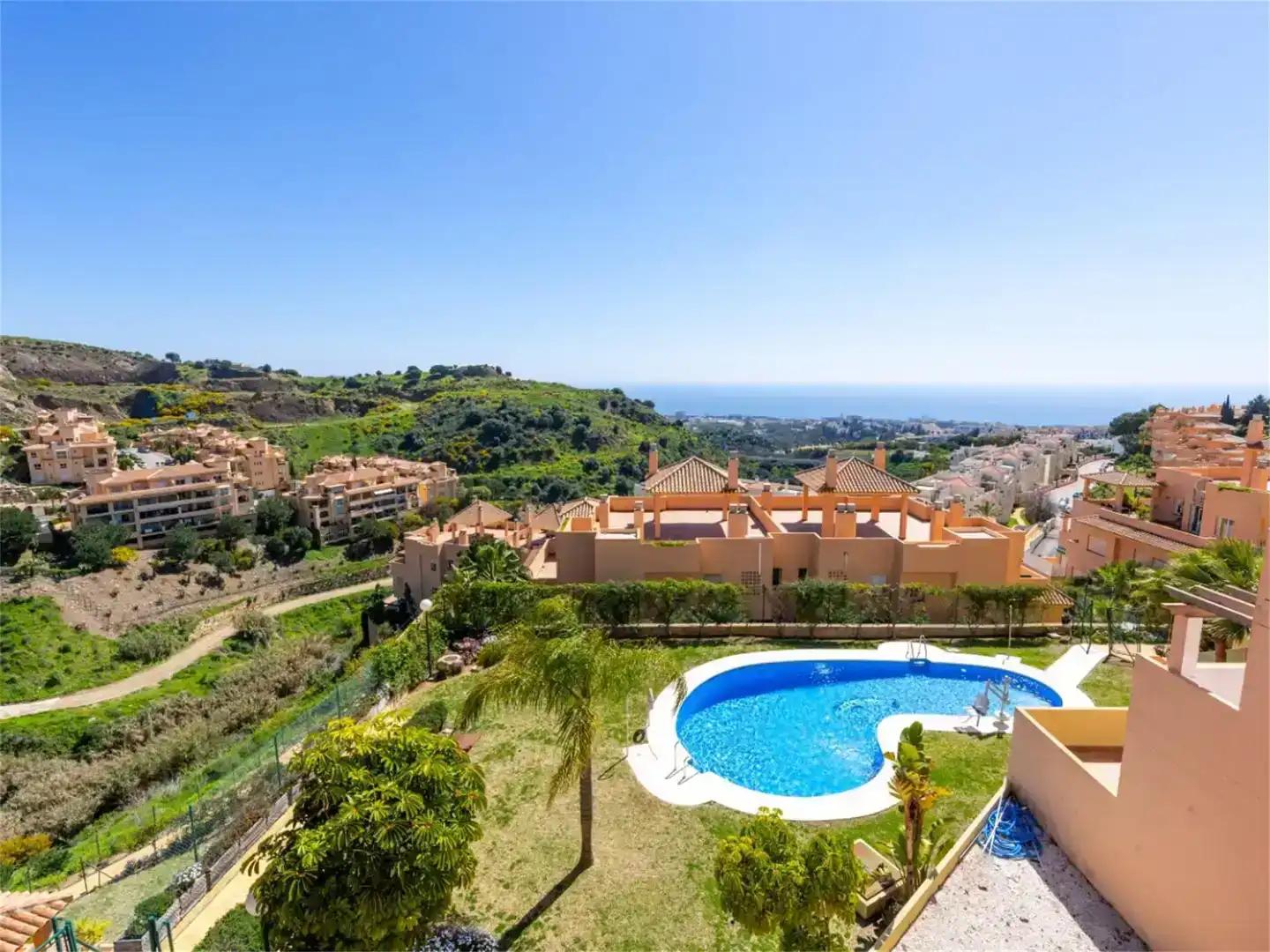 Vista exterior de Ático en venta en Mijas con Aire acondicionado y Piscina