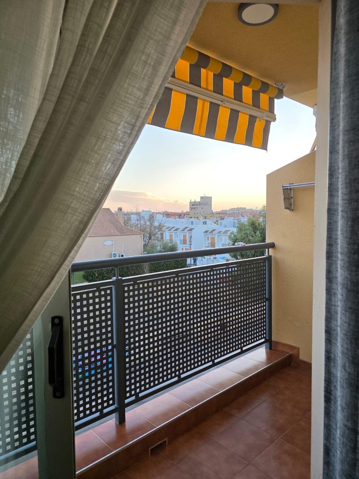 Terrassa de Apartament en venda en Torrevieja amb Aire condicionat i Moblat