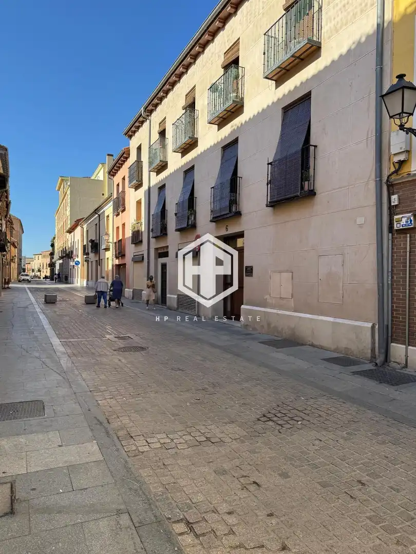 Vista exterior de Piso en venta en Alcalá de Henares con Calefacción