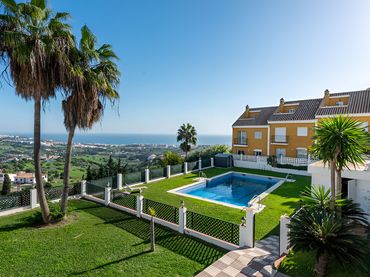 Adossat amb piscina en venda a Manilva Pueblo