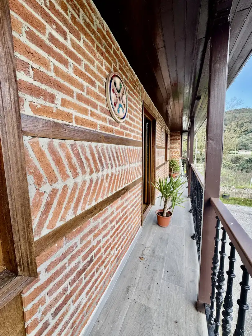Vista exterior de Casa adosada en venta en Molledo con Parquet, Terraza y Amueblado