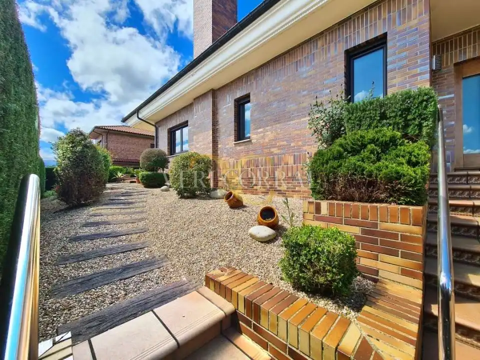 Jardín de Casa o chalet en venta en Oviedo  con Calefacción, Jardín privado y Terraza