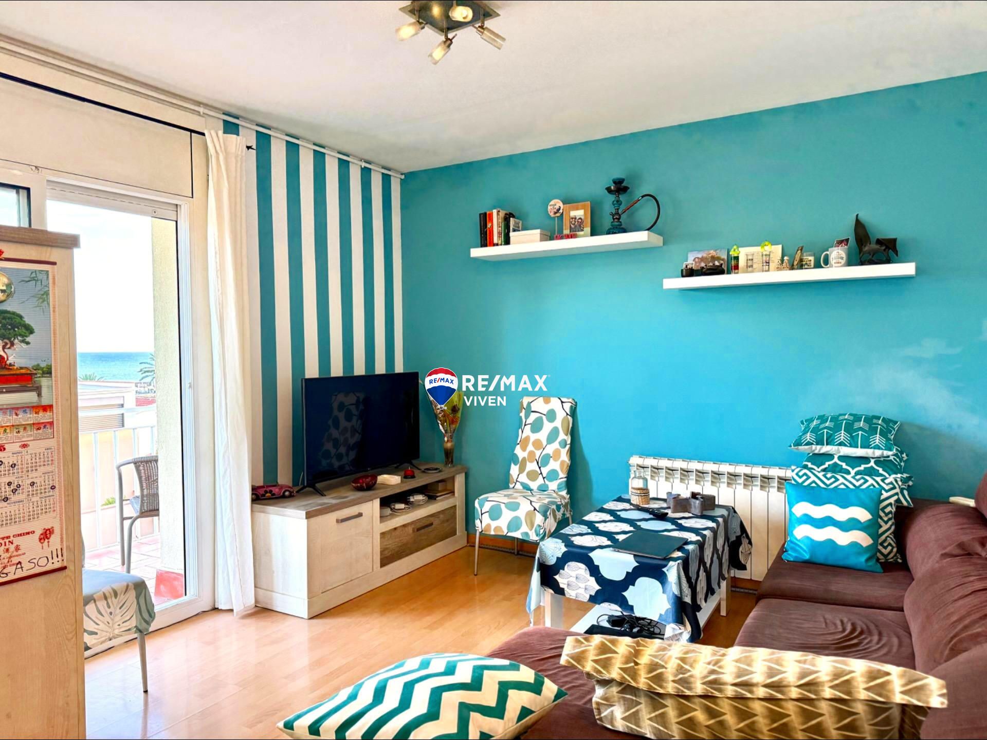 Living room of Flat for sale in Vilanova i la Geltrú  with Heating, Parquet flooring and Terrace