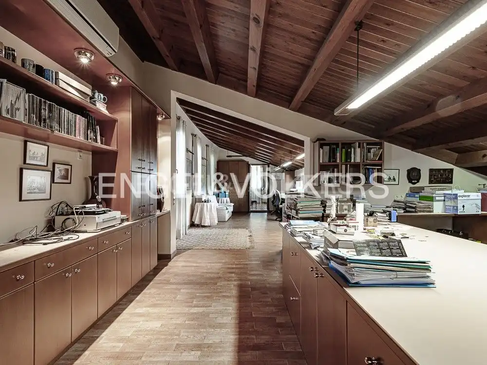 Country house zum Verkauf in Seva mit Klimaanlage, Heizung und Privatgarten