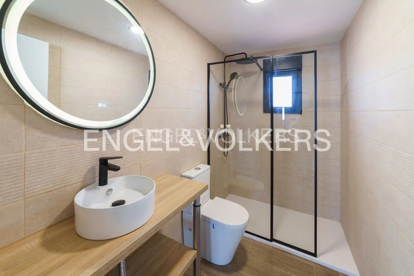 Baño de Casa adosada de alquiler en Chiclana de la Frontera con Aire acondicionado, Calefacción y Terraza