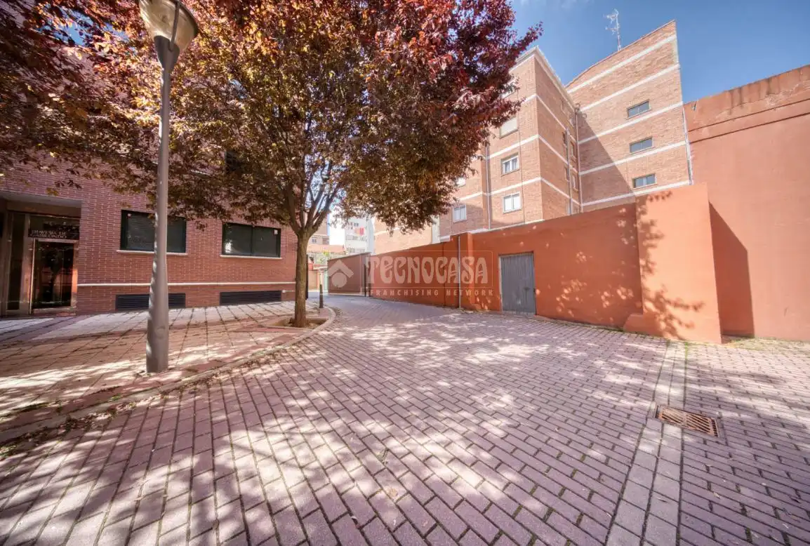 Vista exterior de Garatge en venda en Valladolid