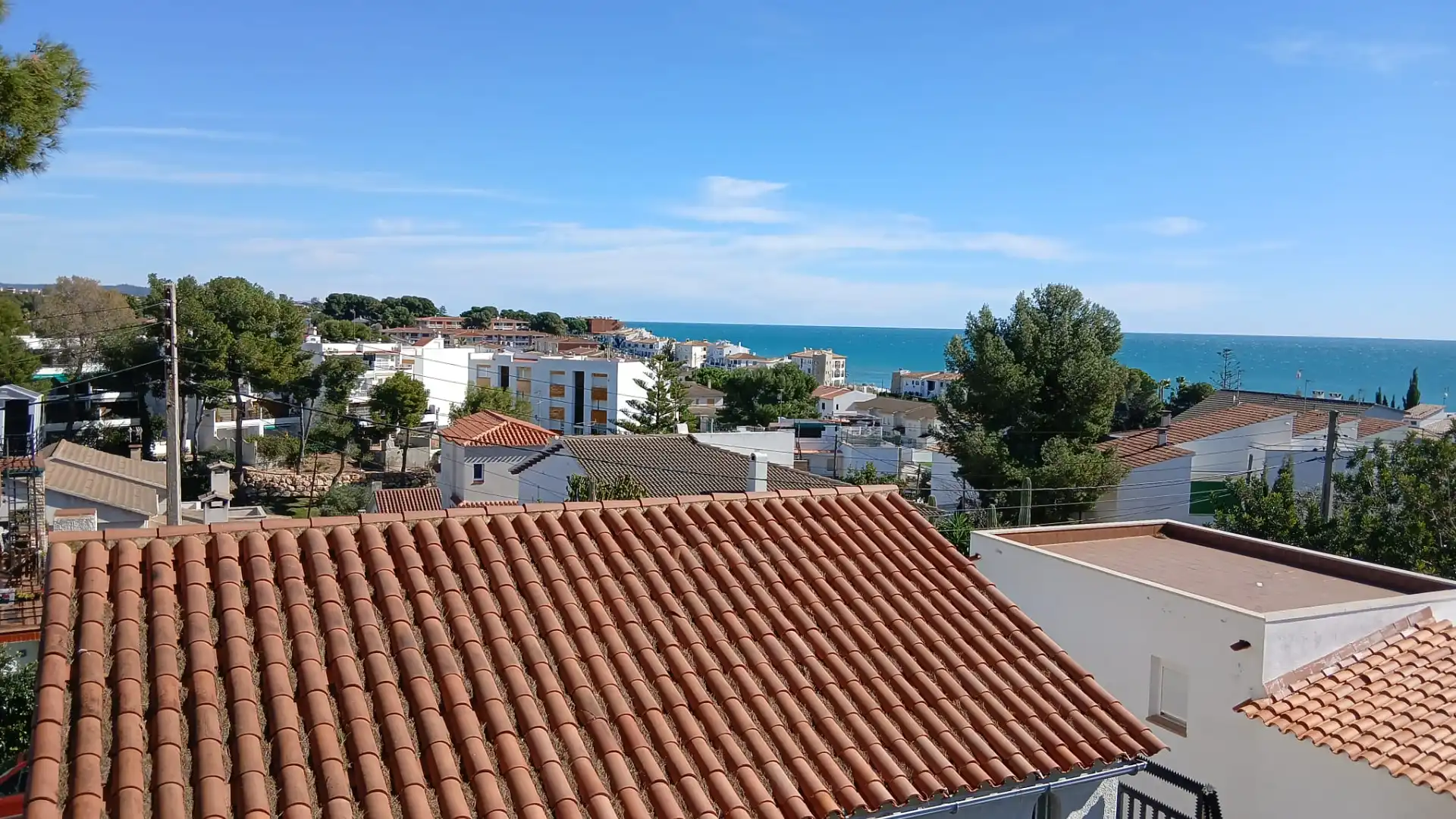 Vista exterior de Casa adosada en venda en Roda de Berà amb Jardí privat i Terrassa