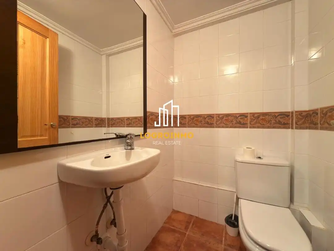 Bathroom of Detached homes for sale in  Logroño  with Heating, Private garden and Terrace