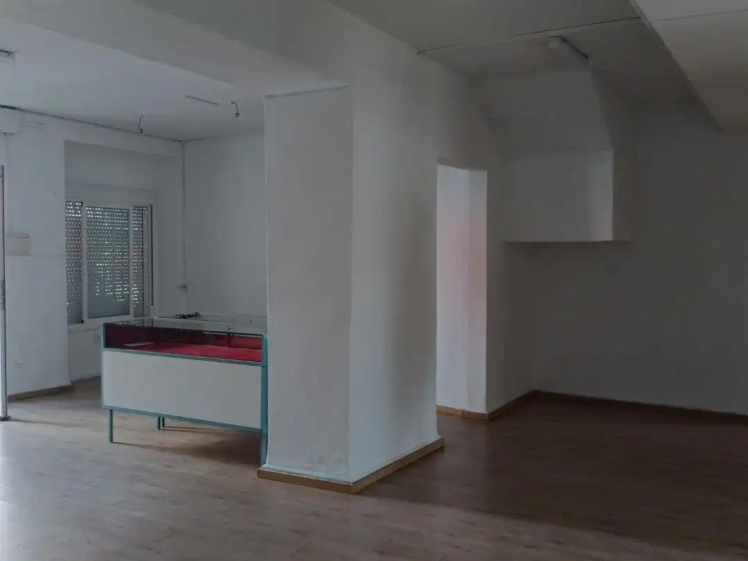 Local de lloguer en El Pedroso amb Aire condicionat, Calefacció i Parquet