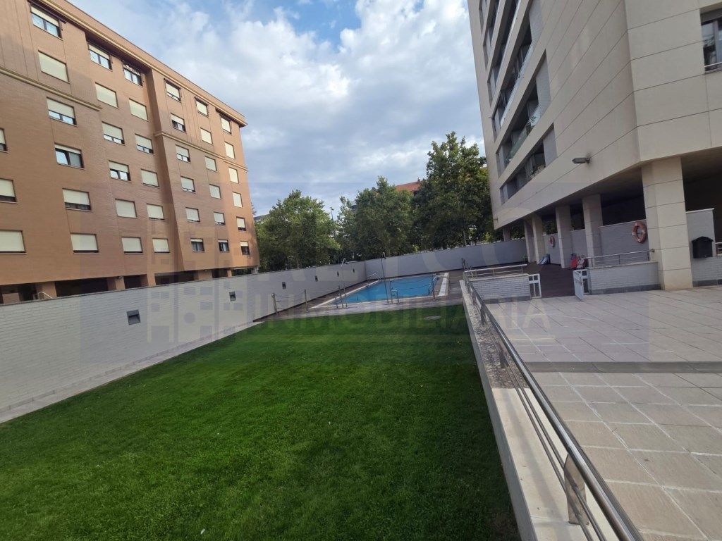 Piscina de Apartamento en venta en  Logroño