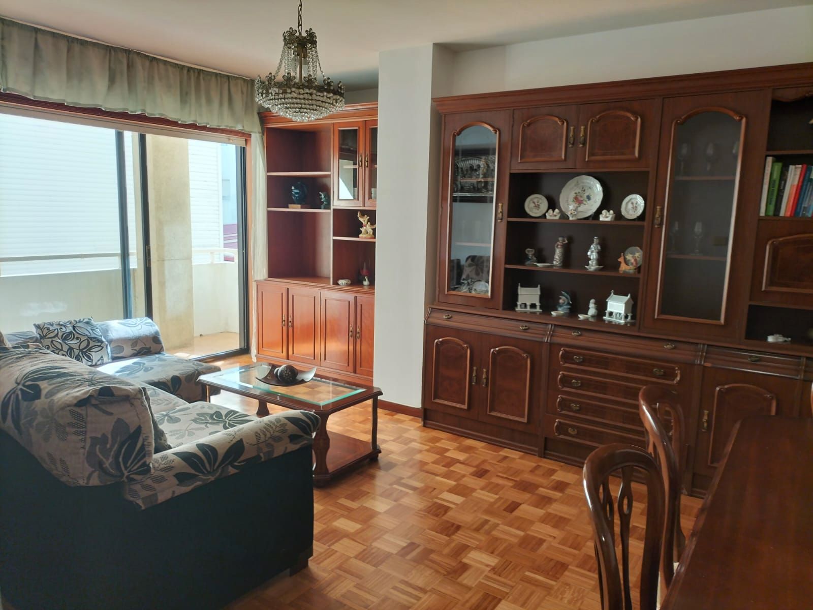 Sala d'estar de Pis de lloguer en Pontevedra Capital  amb Parquet, Moblat i Forn