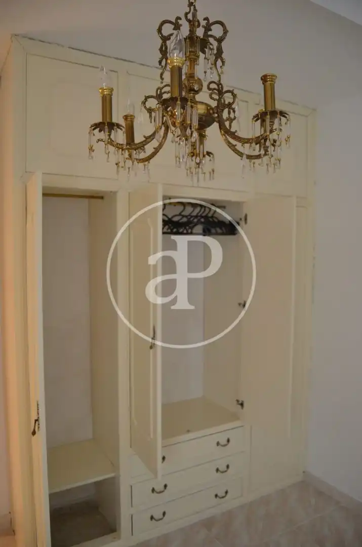 Habitación de Piso de alquiler en Valencia con Amueblado y Balcón