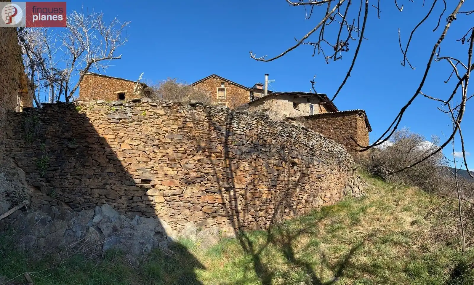 Außenansicht von Country house zum Verkauf in Montferrer i Castellbò