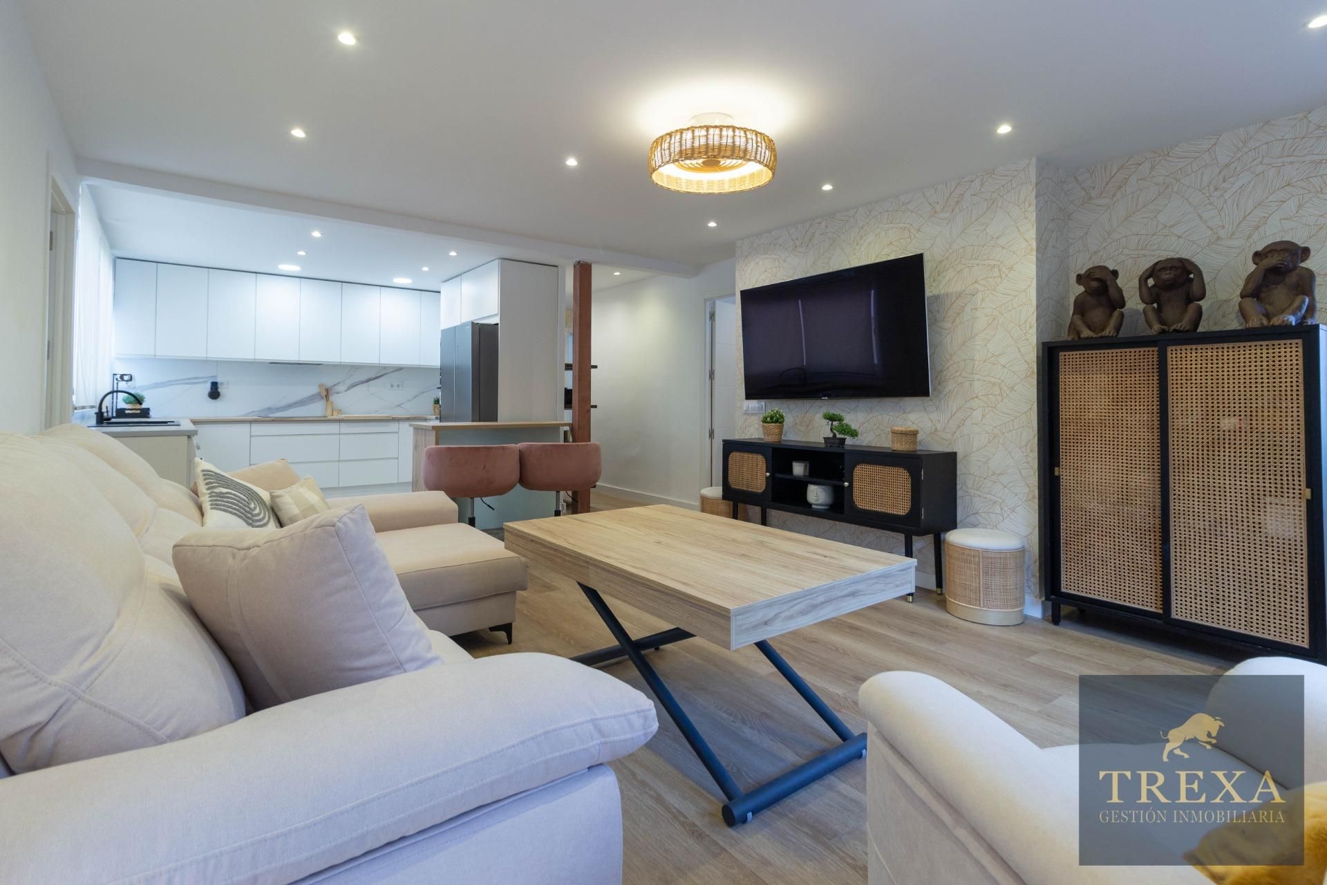 Sala de estar de Piso en venta en  Almería Capital con Terraza
