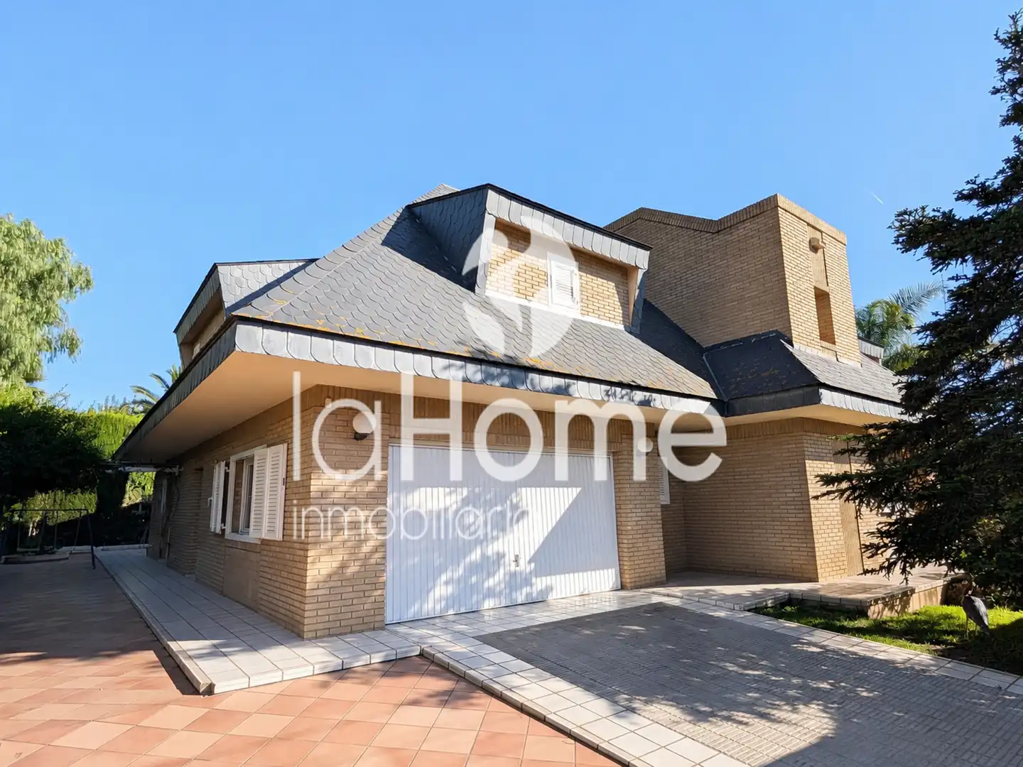 Vista exterior de Casa o chalet en venta en L'Eliana con Aire acondicionado, Calefacción y Jardín privado