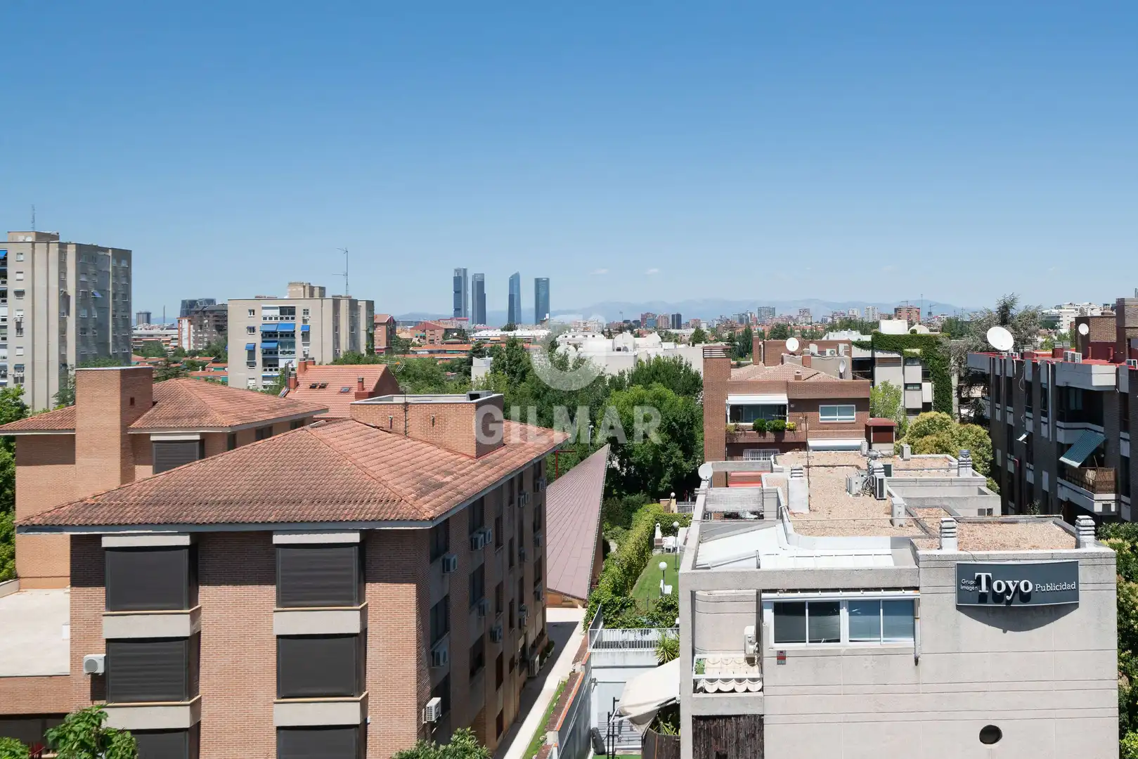 Außenansicht von Gebäude zur Miete in Madrid