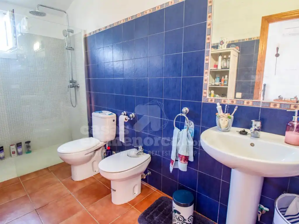 Bathroom of Houses for sale in Maó - Mahón  with Air Conditioner, Private garden and Swimming Pool