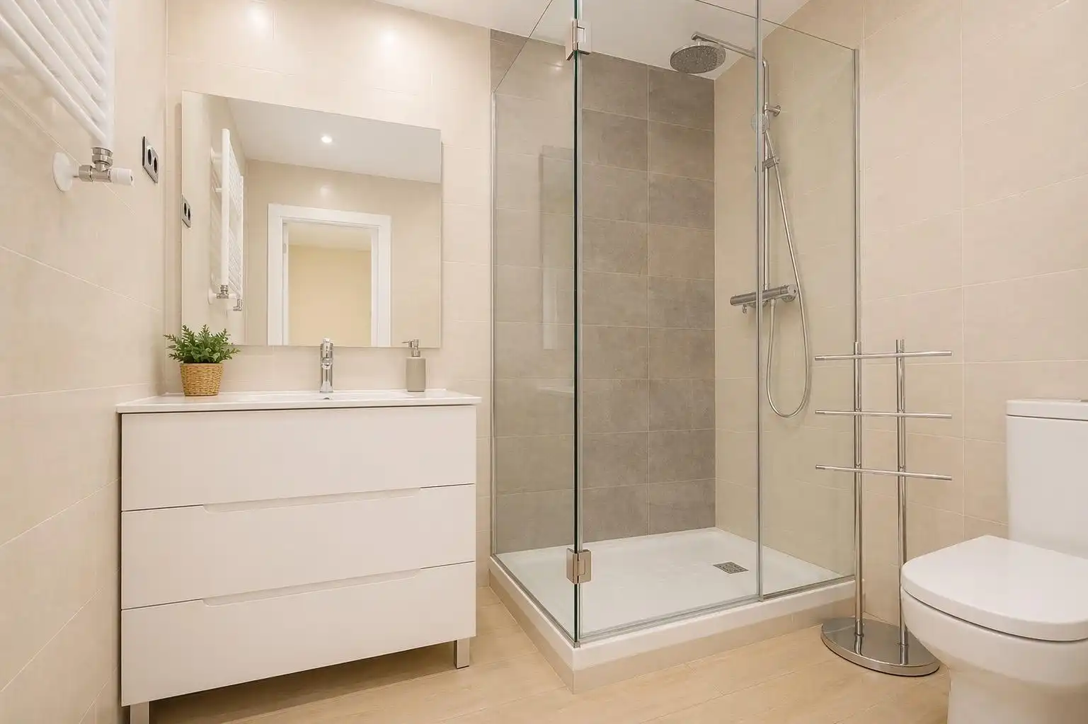 Baño de Piso de alquiler en Madrid con Calefacción, Trastero y Amueblado