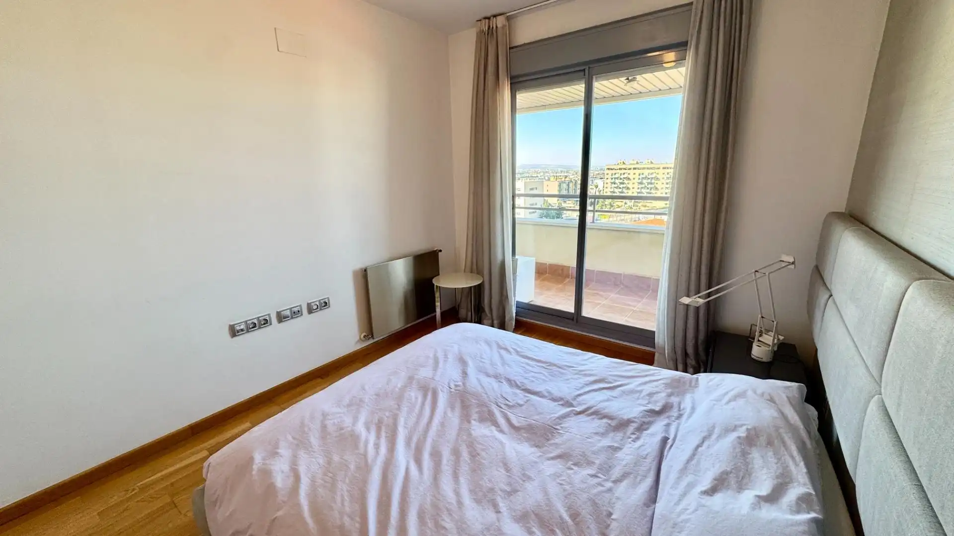 Flat for sale in Avenida Avenida de la Ilustración, 85, Campus de la Salud