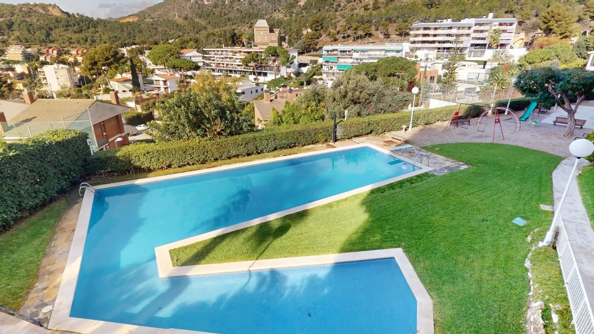 Piscina de Piso en venta en Castelldefels con Terraza, Balcón y Piscina comunitaria