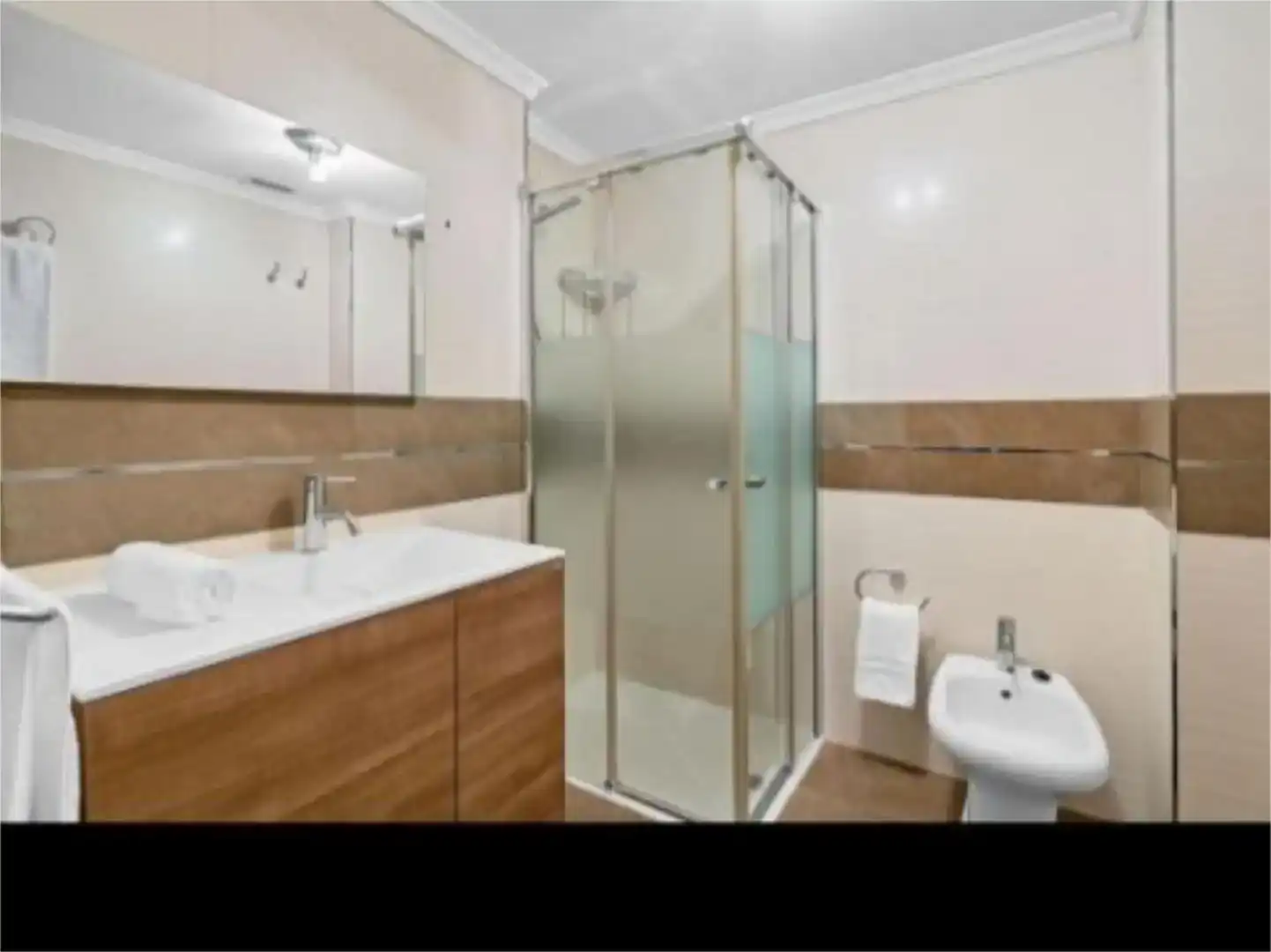 Baño de Piso en venta en Granada con Aire acondicionado, Jardín privado y Amueblado