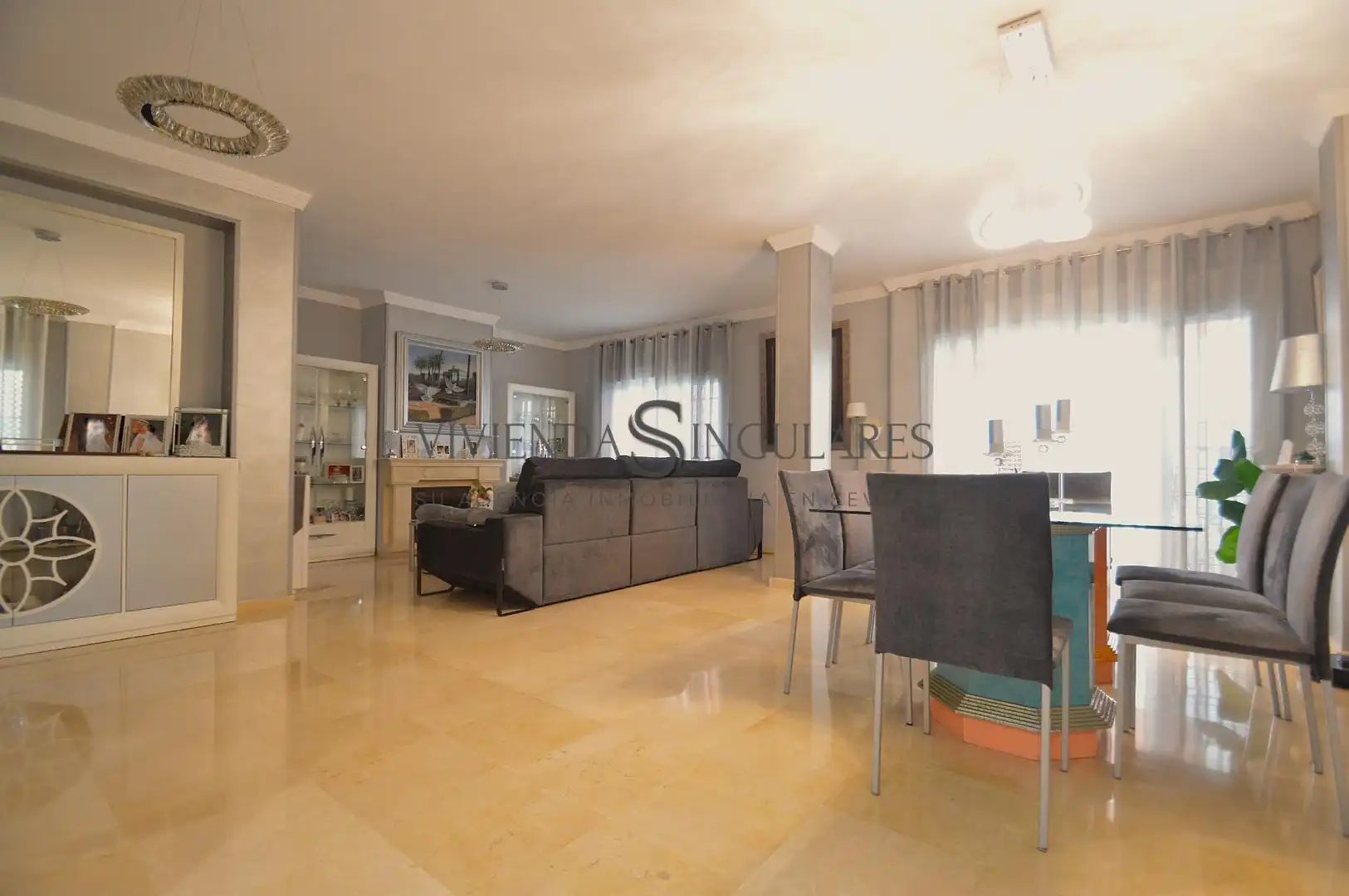 Sala de estar de Casa adosada en venta en Sevilla con Aire acondicionado, Terraza y Trastero