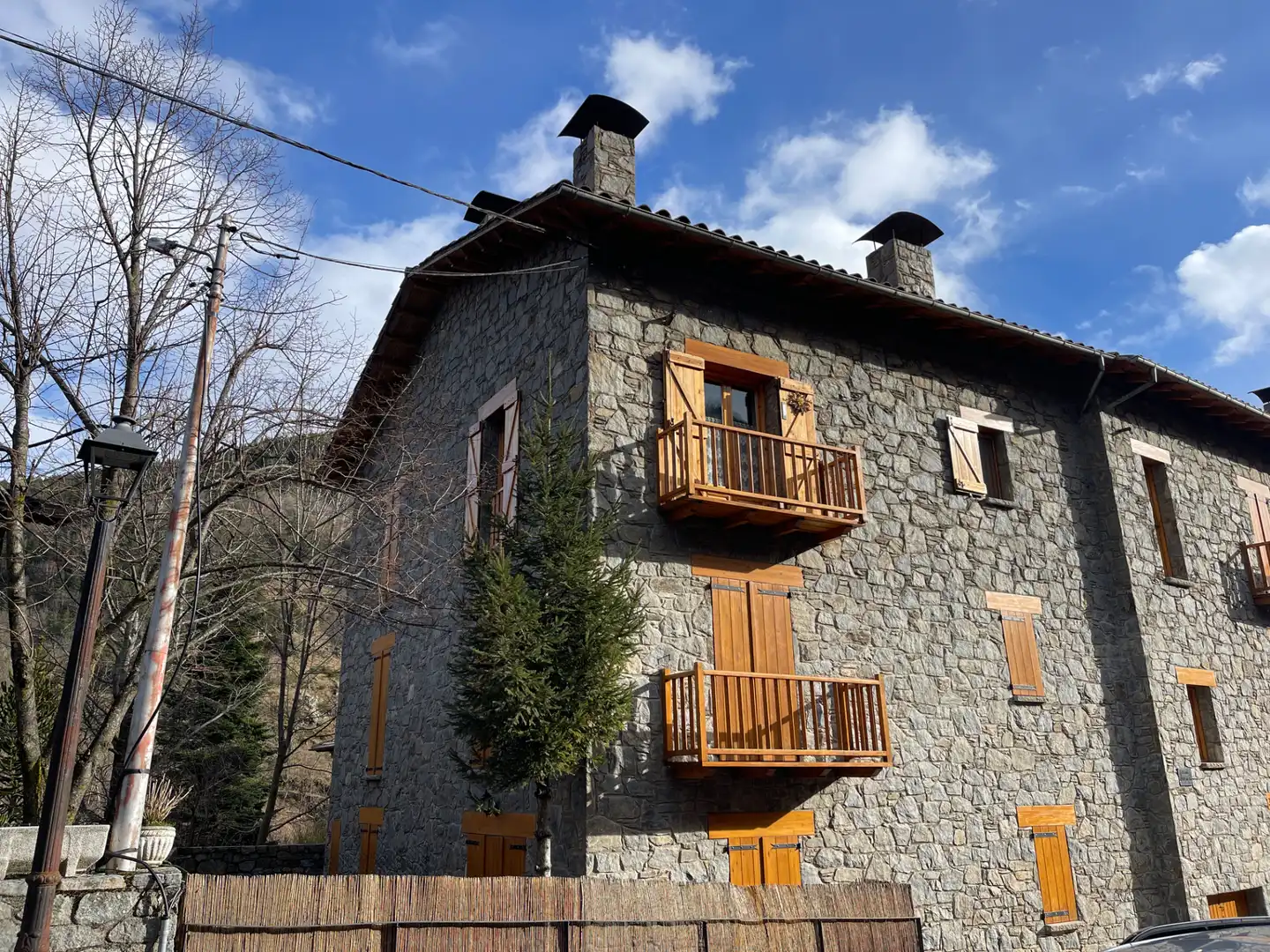 Vista exterior de Àtic en venda en Setcases amb Calefacció, Parquet i Traster