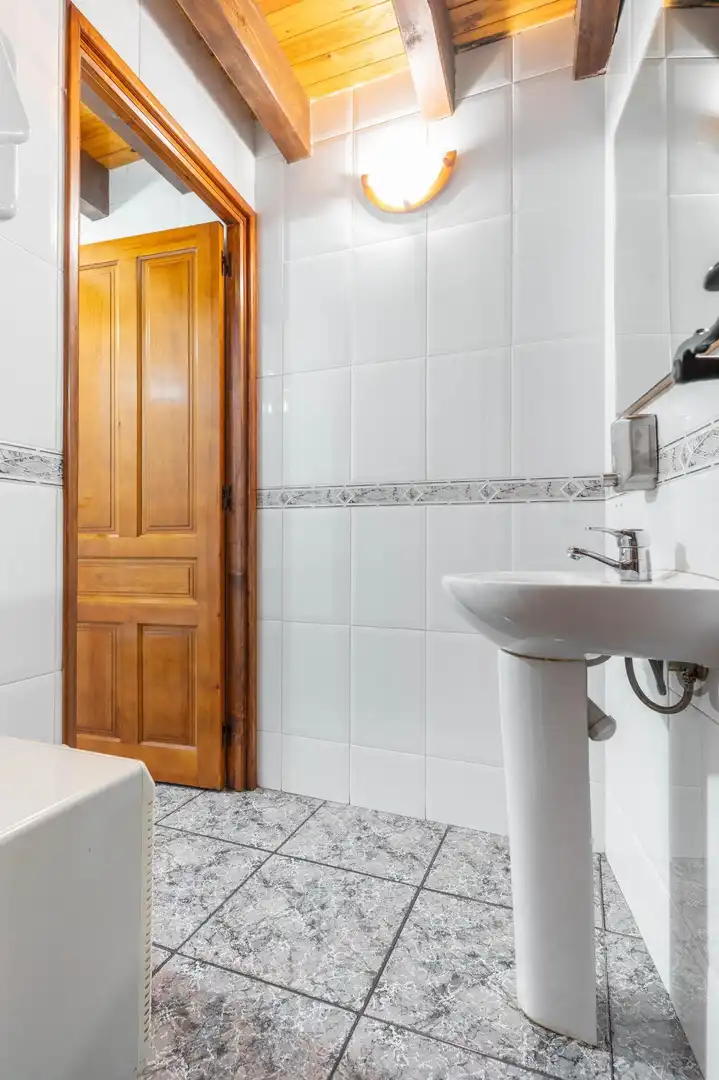 Baño de Casa o chalet en venta en Caso con Calefacción, Jardín privado y Terraza