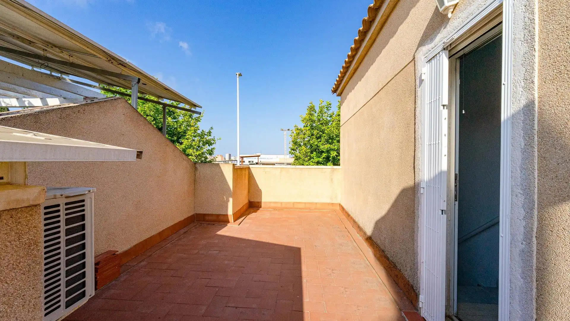Terraza de Dúplex en venta en Torrevieja con Aire acondicionado, Jardín privado y Trastero