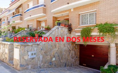 Vista exterior de Casa adosada en venda en Martorell amb Aire condicionat, Terrassa i Balcó