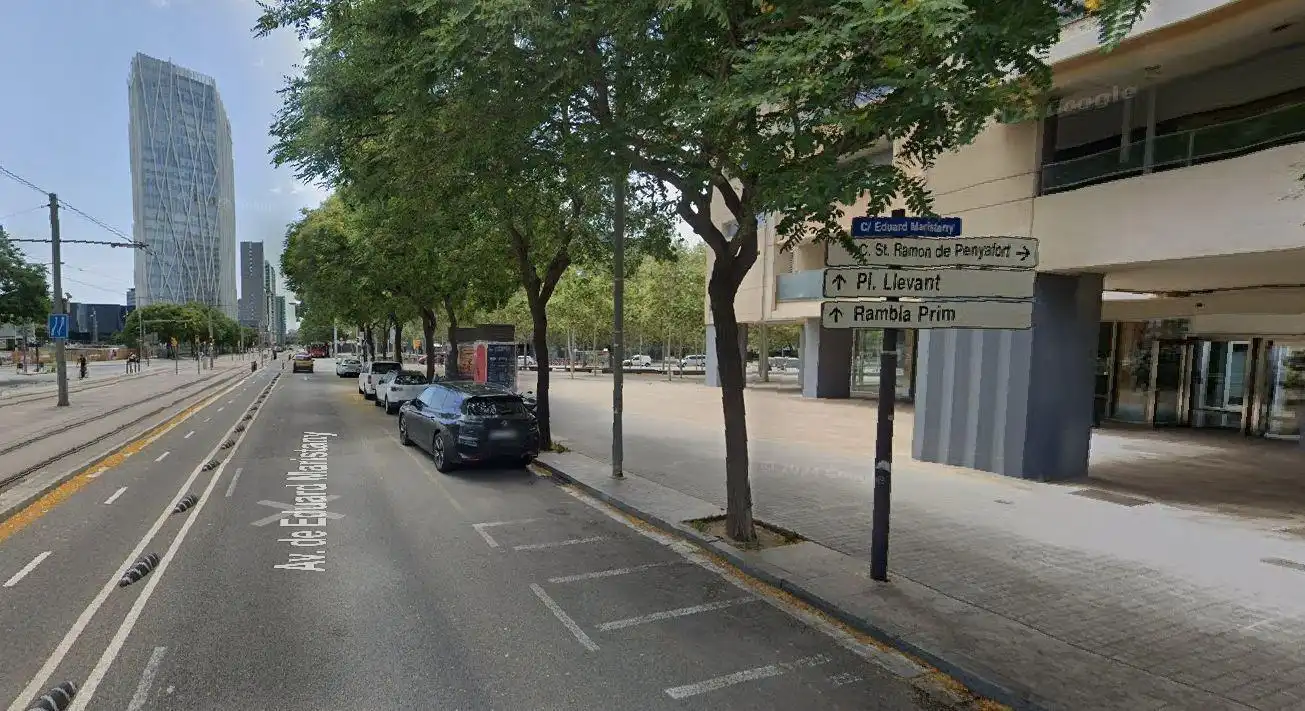 Vista exterior de Pis en venda en Sant Adrià de Besòs amb Aire condicionat, Calefacció i Jardí privat