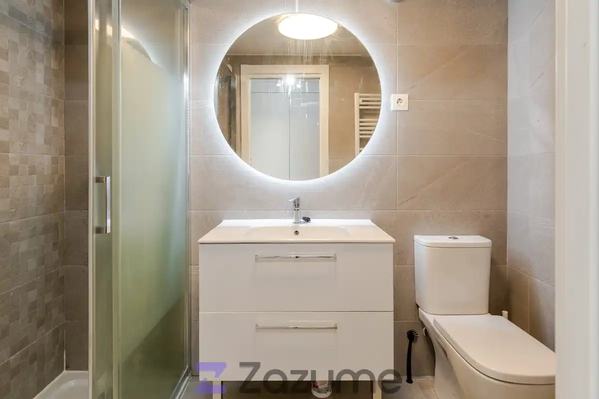 Badezimmer von Wohnung zur Miete in Madrid mit Klimaanlage, Privatgarten und Schwimmbad