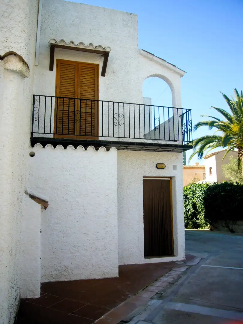 Vista exterior de Casa adosada en venta en Benicasim / Benicàssim con Terraza, Amueblado y Balcón