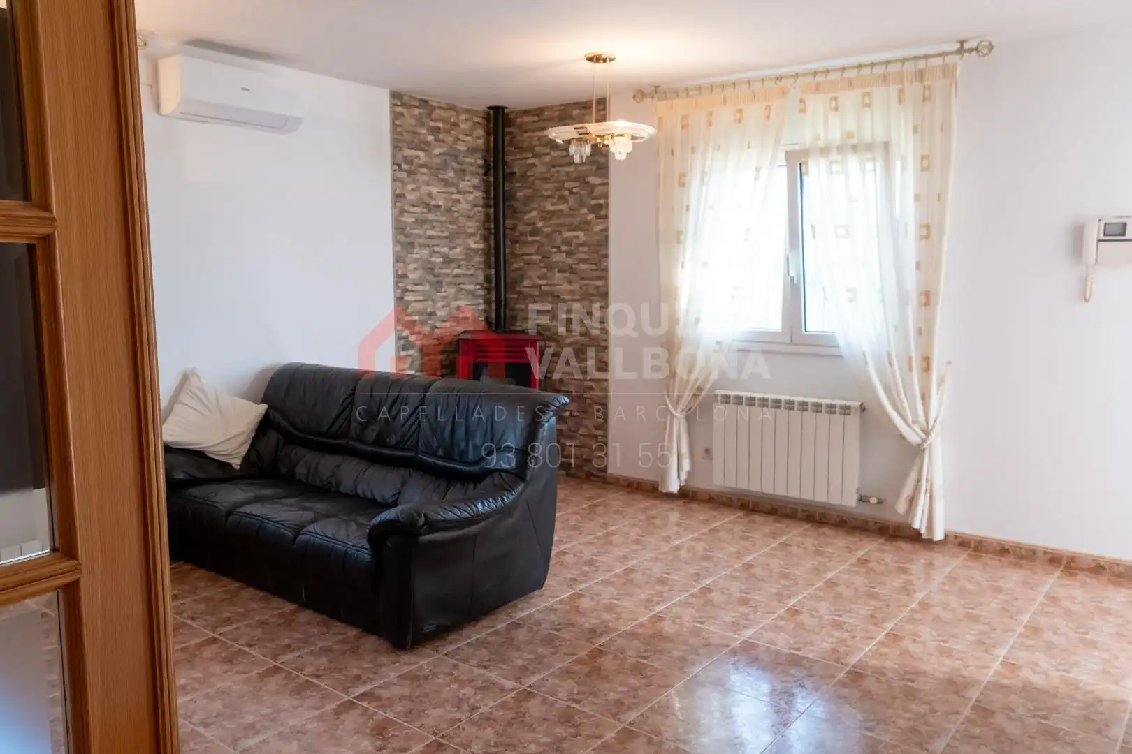 Sala d'estar de Casa o xalet en venda en La Torre de Claramunt amb Aire condicionat, Calefacció i Jardí privat