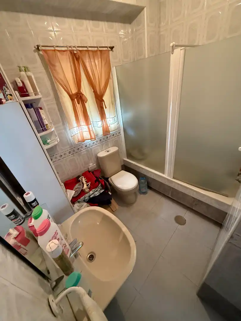 Bany de Casa o xalet en venda en Alcalá la Real amb Terrassa, Traster i Moblat