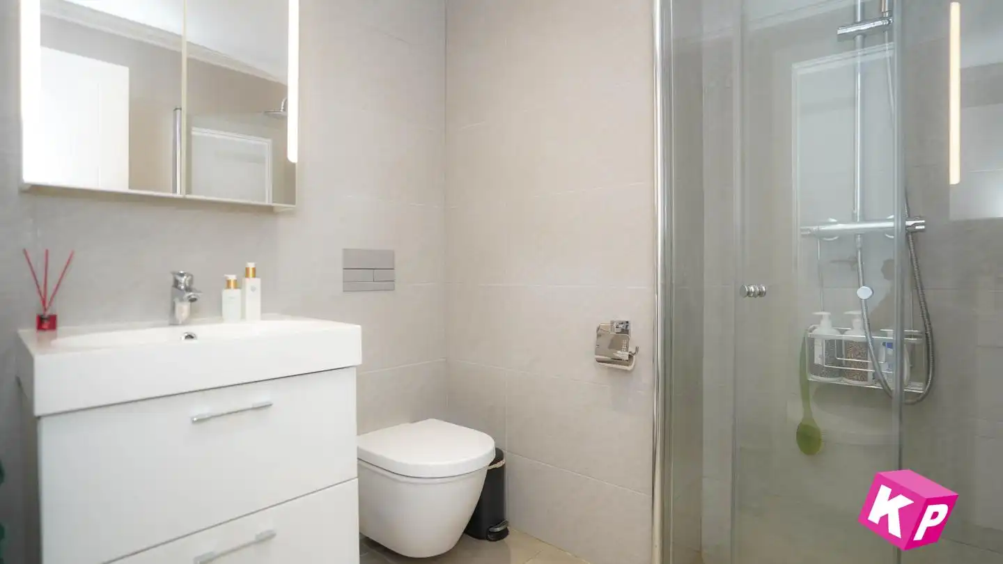 Badezimmer von Wohnung zum Verkauf in Santa Pola mit Klimaanlage, Heizung und Terrasse