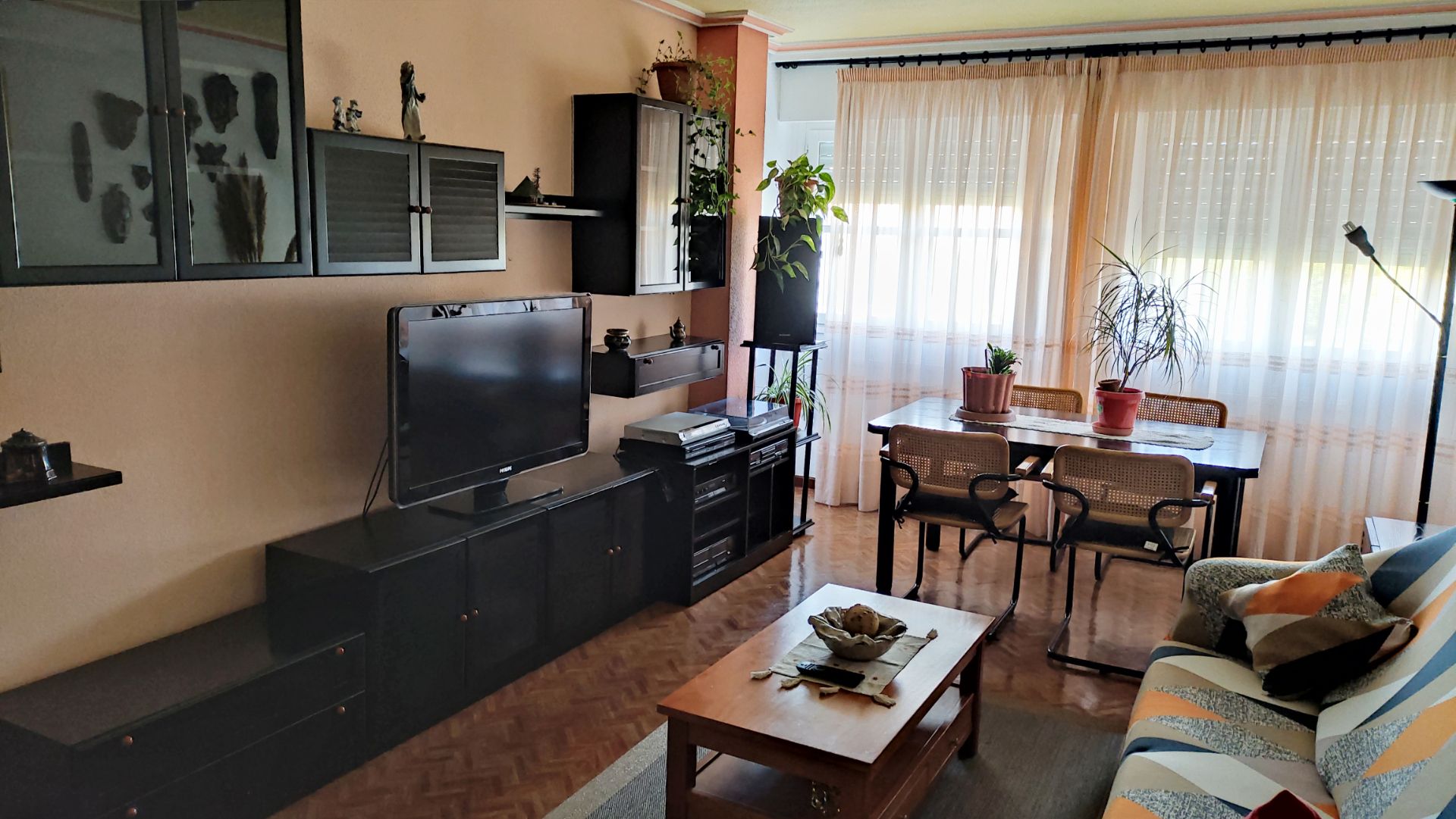 Sala d'estar de Pis en venda en Orkoien amb Calefacció i Moblat