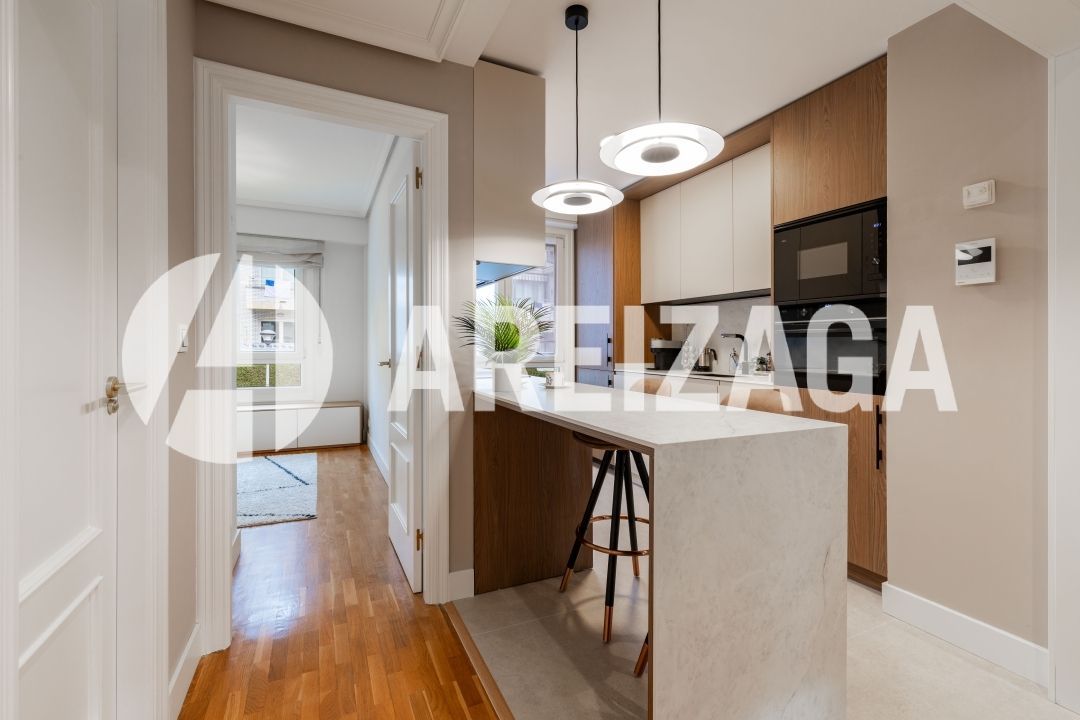 Cuina de Pis en venda en Donostia - San Sebastián  amb Calefacció, Terrassa i Traster