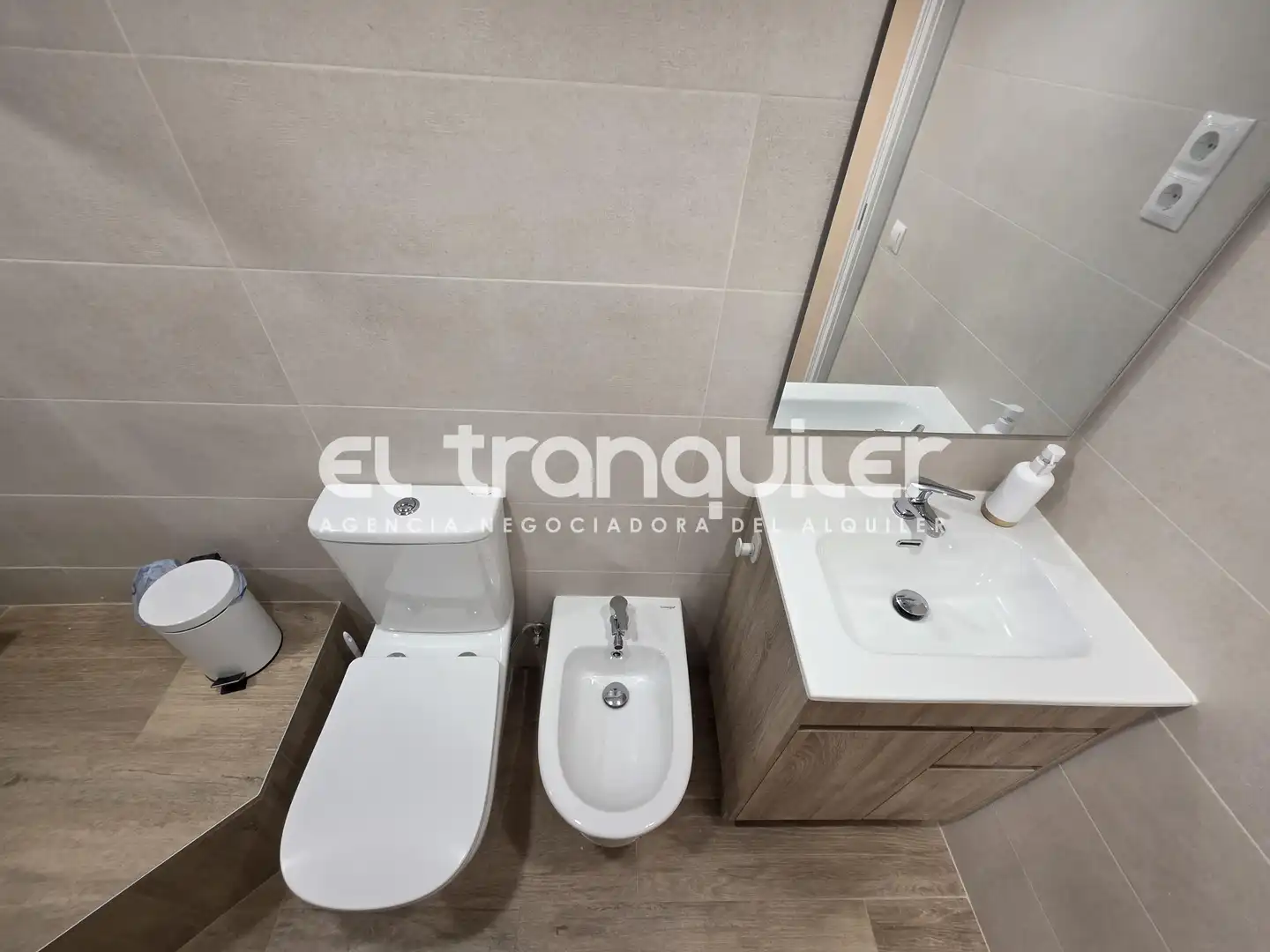 Bathroom of Duplexes for rent in Madrid  with Furnished and Washing machine