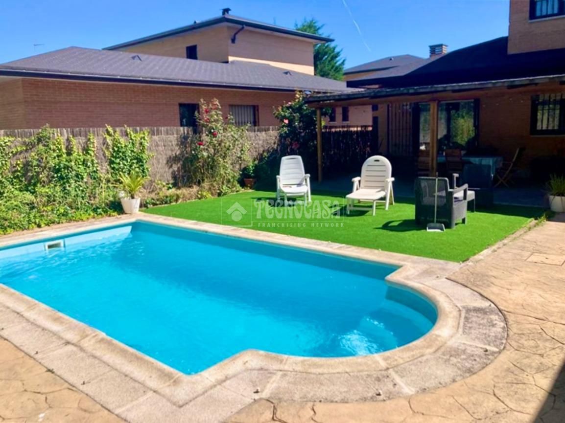 Piscina de Casa o xalet en venda en Cabanillas del Campo amb Calefacció i Piscina