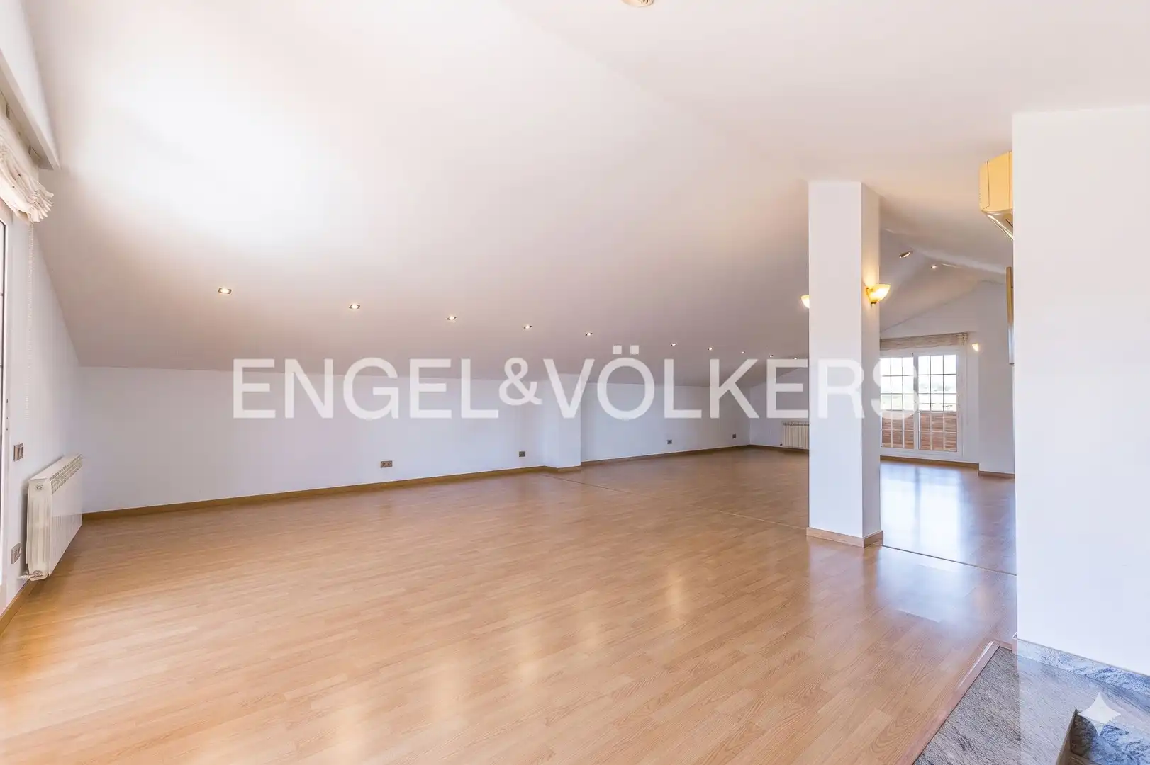 Comedor de Casa o chalet en venta en Molins de Rei con Aire acondicionado, Calefacción y Jardín privado