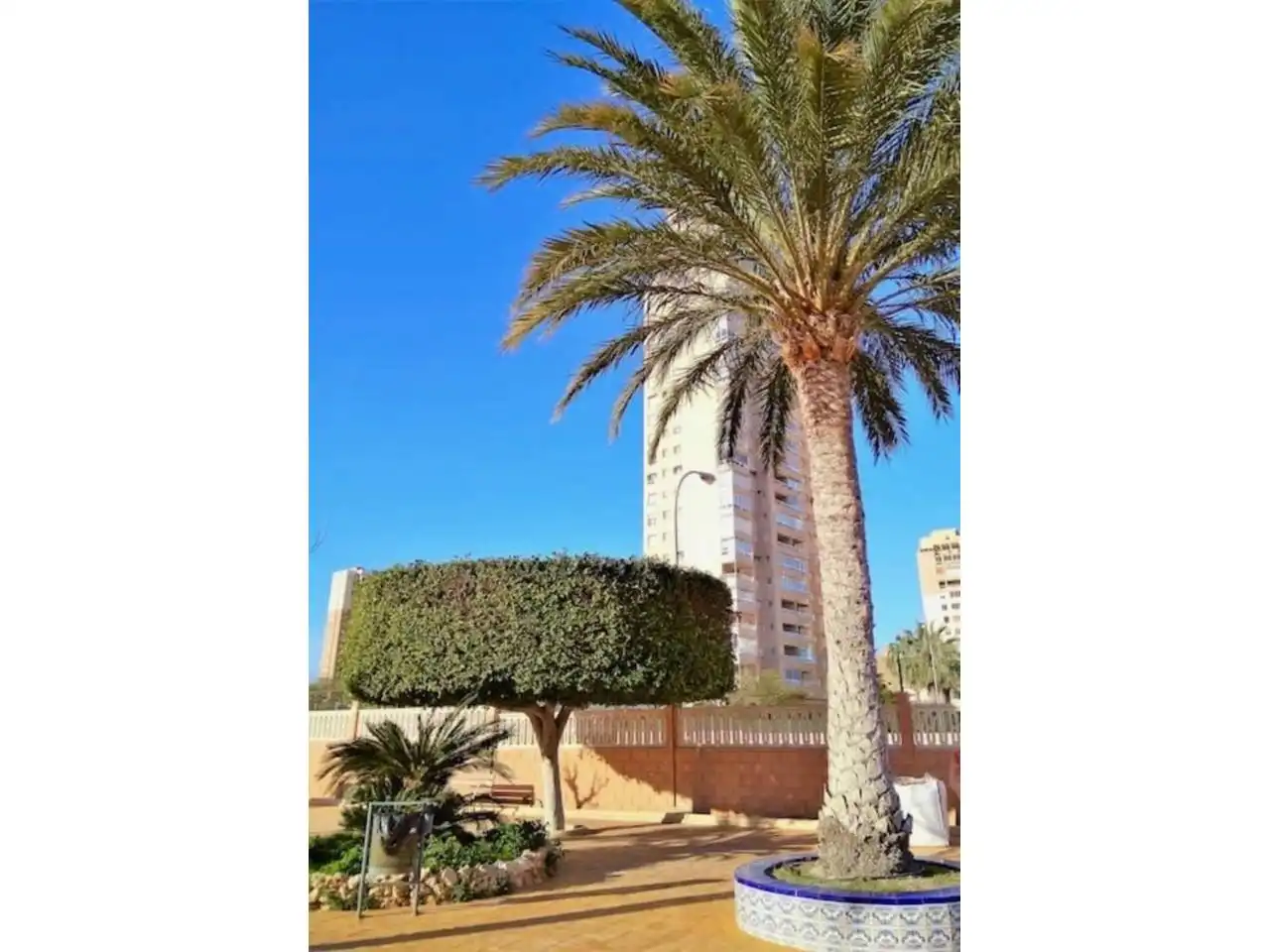 Vista exterior de Pis en venda en El Campello amb Terrassa, Balcó i Piscina comunitària
