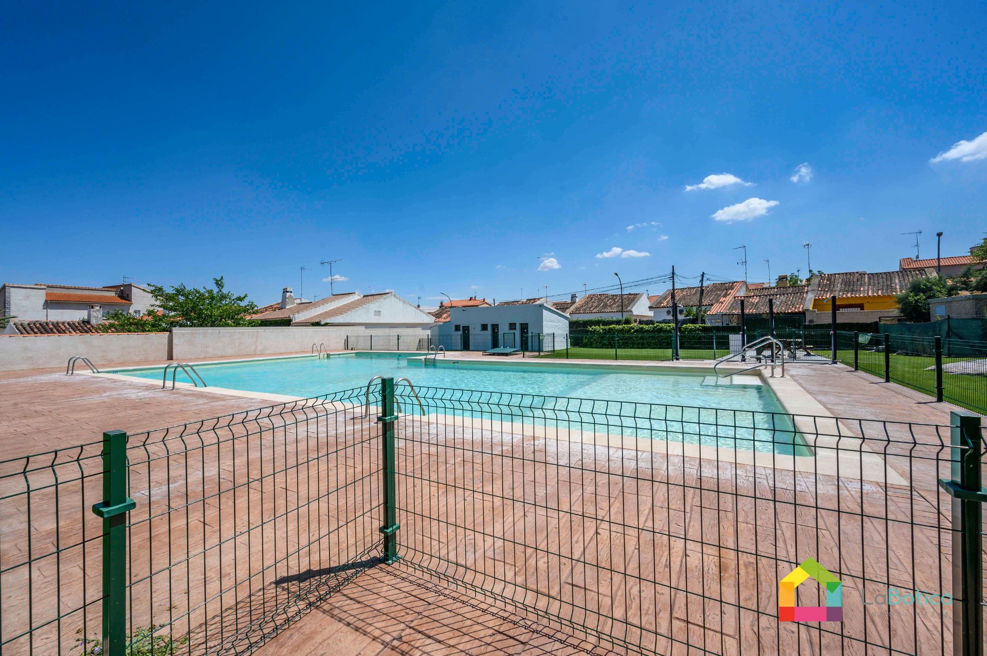Piscina de Casa o xalet de lloguer en Orgaz amb Aire condicionat, Traster i Piscina comunitària